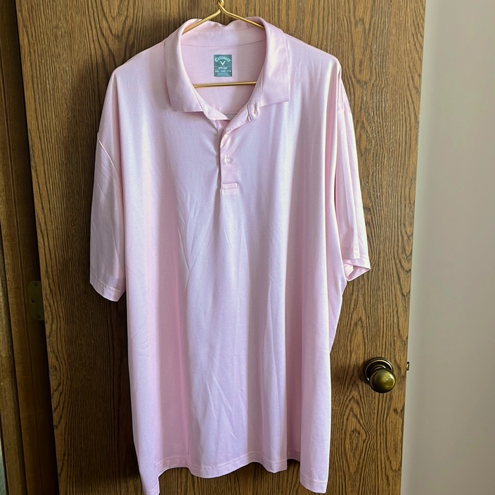Men’s light pink patterned polo.